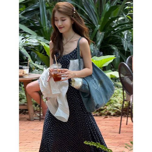 碎花吊带连衣裙女新款