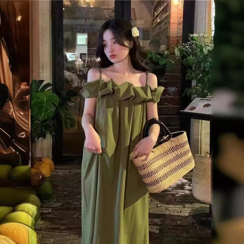 纯欲风一字肩吊带连衣裙女2025夏季新款设计感露肩修身显瘦长裙子