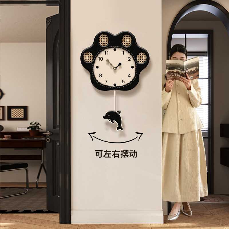 鱼和熊掌中古风客厅时钟创意复古餐厅艺术钟表2024新款带摇摆挂钟