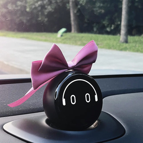 蔚来汽车nomi帽子女生可爱摆件