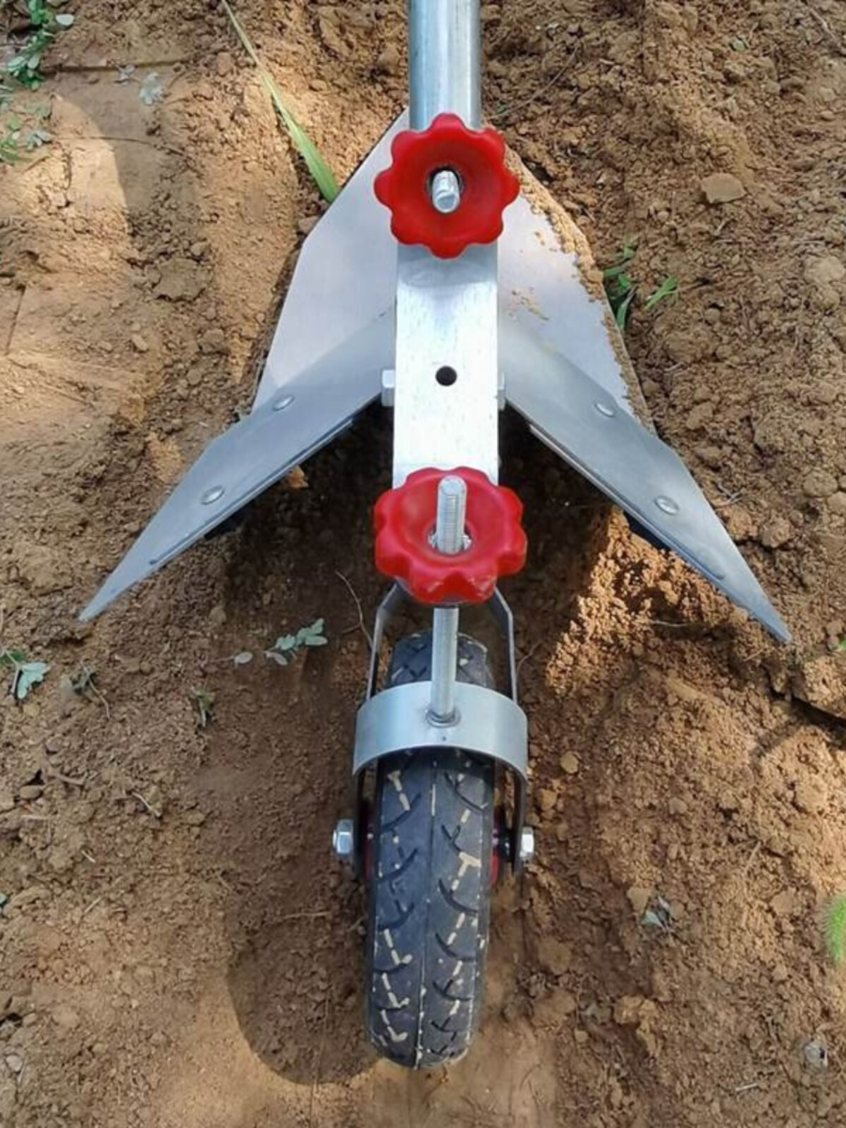 新品定制厂促小型耕地机家用单人手拉犁人工开沟手动铧式犁多功能