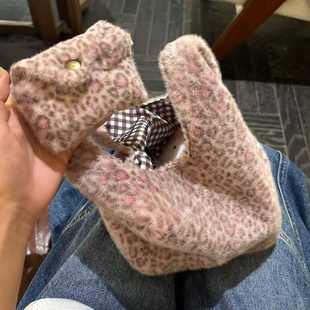 复古毛绒绒紫豹纹手提包包女款上班族通勤手腕包逛街小拎包手机包