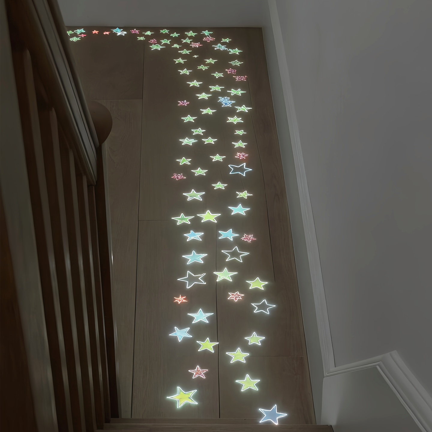 夜光星星墙贴儿童房卧室学生宿舍天花板墙上发光贴纸星空顶装饰