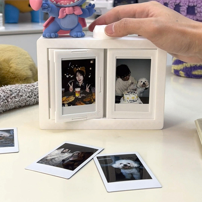 拍立得旋转相册相框摆台高级感纪念照片小卡展示架创意家居装饰品