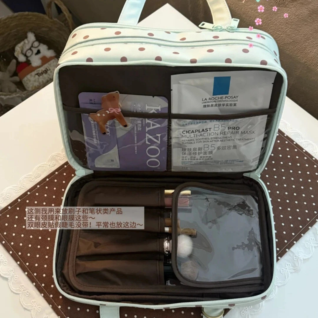2026新款薄巧波点PU皮质三层便携手提化妆包简约大容量杂物收纳包