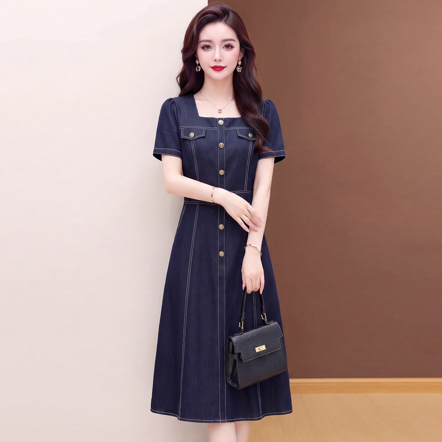 牛仔连衣裙女2026年夏季新款时尚气质妈妈收腰显瘦中长款黑色裙子