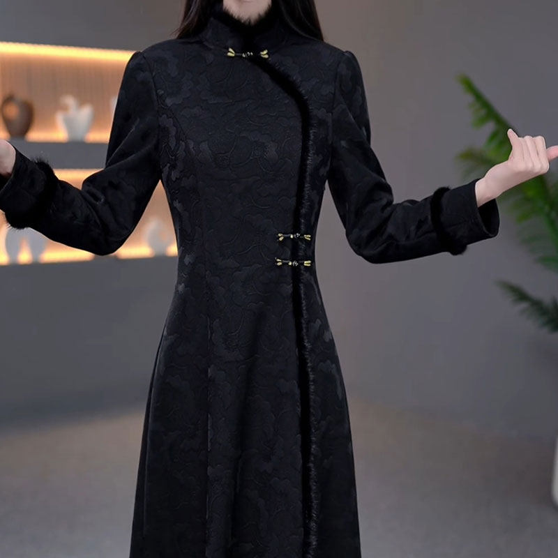 改良旗袍连衣裙2024新款女秋冬加绒加厚高级感黑色打底配大衣裙子
