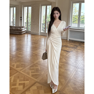 大衣内搭长款 法式 2025新款 秋冬季 打底包臀裙 气质v领连衣裙子女装