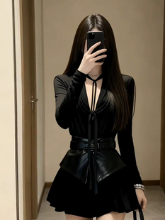 法式 气质名媛小香风黑色丝绒连衣裙女秋冬高级感收腰显瘦包臀短裙