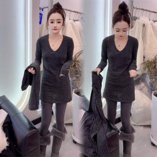 性感V领长袖满天星t恤女2026春季洋气修身显瘦中长款设计感打底衫