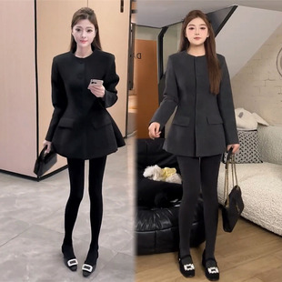 法式赫本风加棉时尚套装女2025冬季显瘦设计感收腰上衣短裤两件套