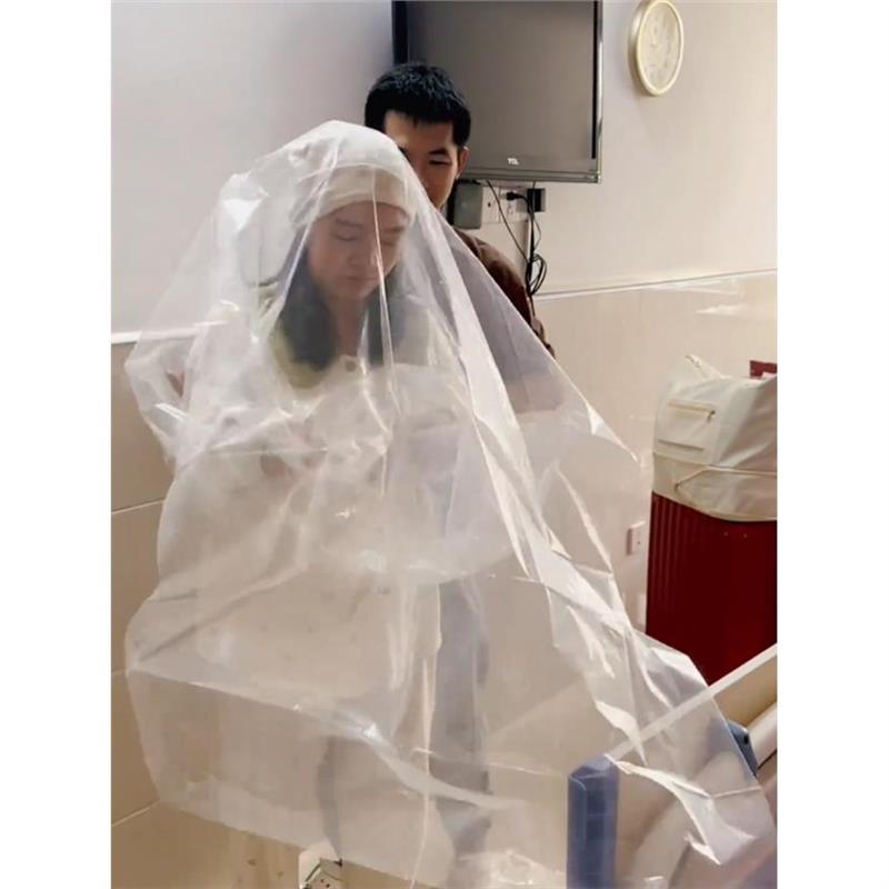 热销一次性产妇出院防风外套一体孕妇防风罩塑料袋宽松一体式月子