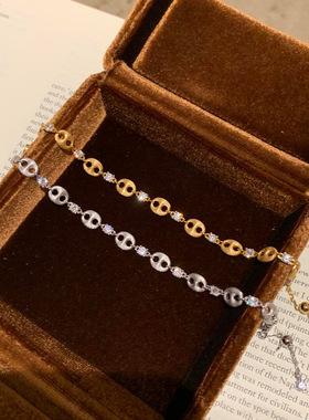 日本品质轻奢高级感小众设计镶钻拉丝猪鼻子手链复古叠戴时尚金色