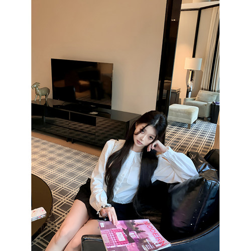 甜美蕾丝边娃娃领白色衬衫女初秋miu系小个子穿搭半身短裙两件套