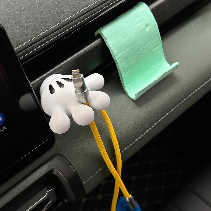 车载米奇手掌数据线收纳固定神器粘钩桌面理线器夹车内装饰品摆件