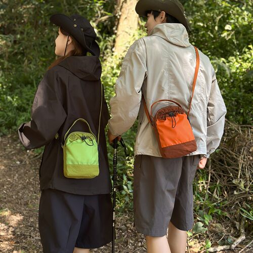 新款山系单肩斜挎包户外运动旅游2026新款手机包通勤外出水壶包包