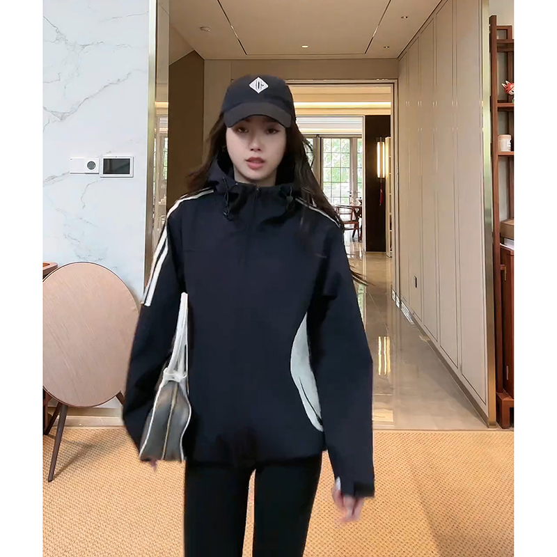 COCOZONE刘一一2025新款伴行美式复古运动撞色连帽拉链外套上衣女