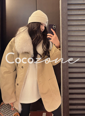 COCO ZONE 刘 一一 “温暖对白”90鹅绒狐狸毛毛领鹅绒服CD2A3142