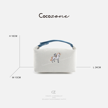 COCO ZONE 刘一一  定制刺绣编织方形可爱手提化妆包 CD2A1023