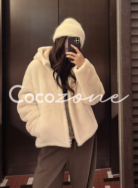 COCO ZONE 刘 一一 “冬雪”100羊毛革连帽拉链皮草外套 CD2A3023
