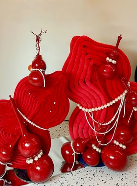 新年氛围感店铺橱窗美陈装饰布置红色冰岛毛线福禄寿葫芦DIY摆件