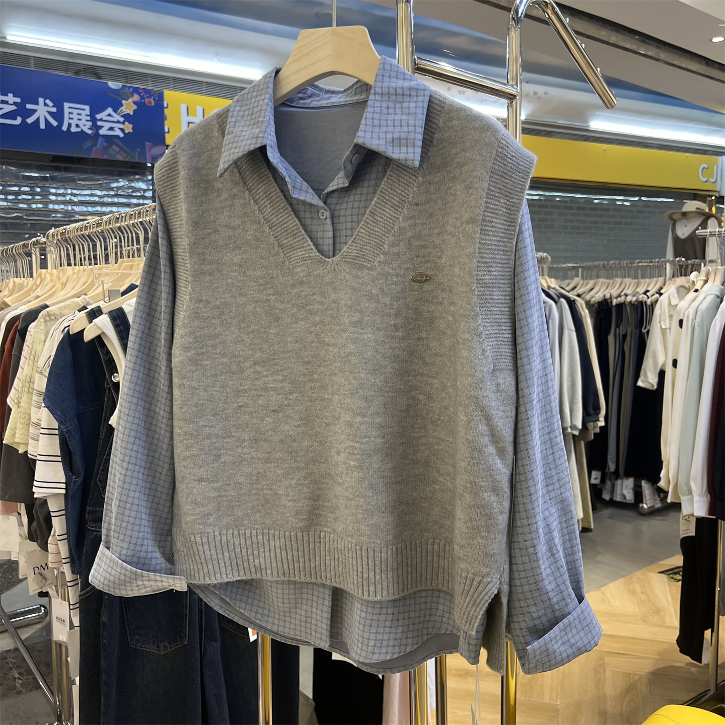 实拍等你秋季新款韩版针织马甲衬衫女百搭时尚长袖衬衣两件套上衣