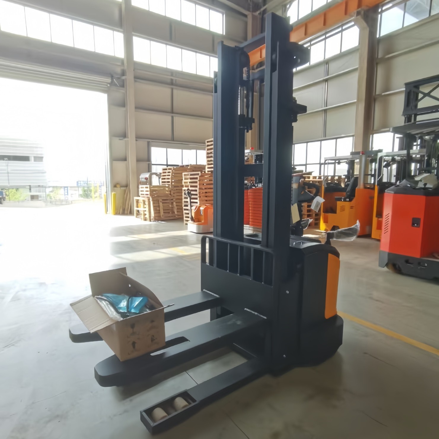 站驾电动堆高车托盘升降车搬货堆垛机电瓶叉车1吨2吨堆高装卸车