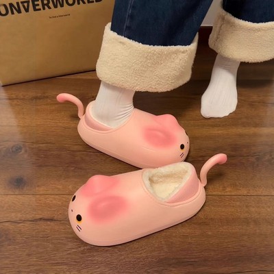 可爱猫咪棉拖鞋，还有小尾巴呢