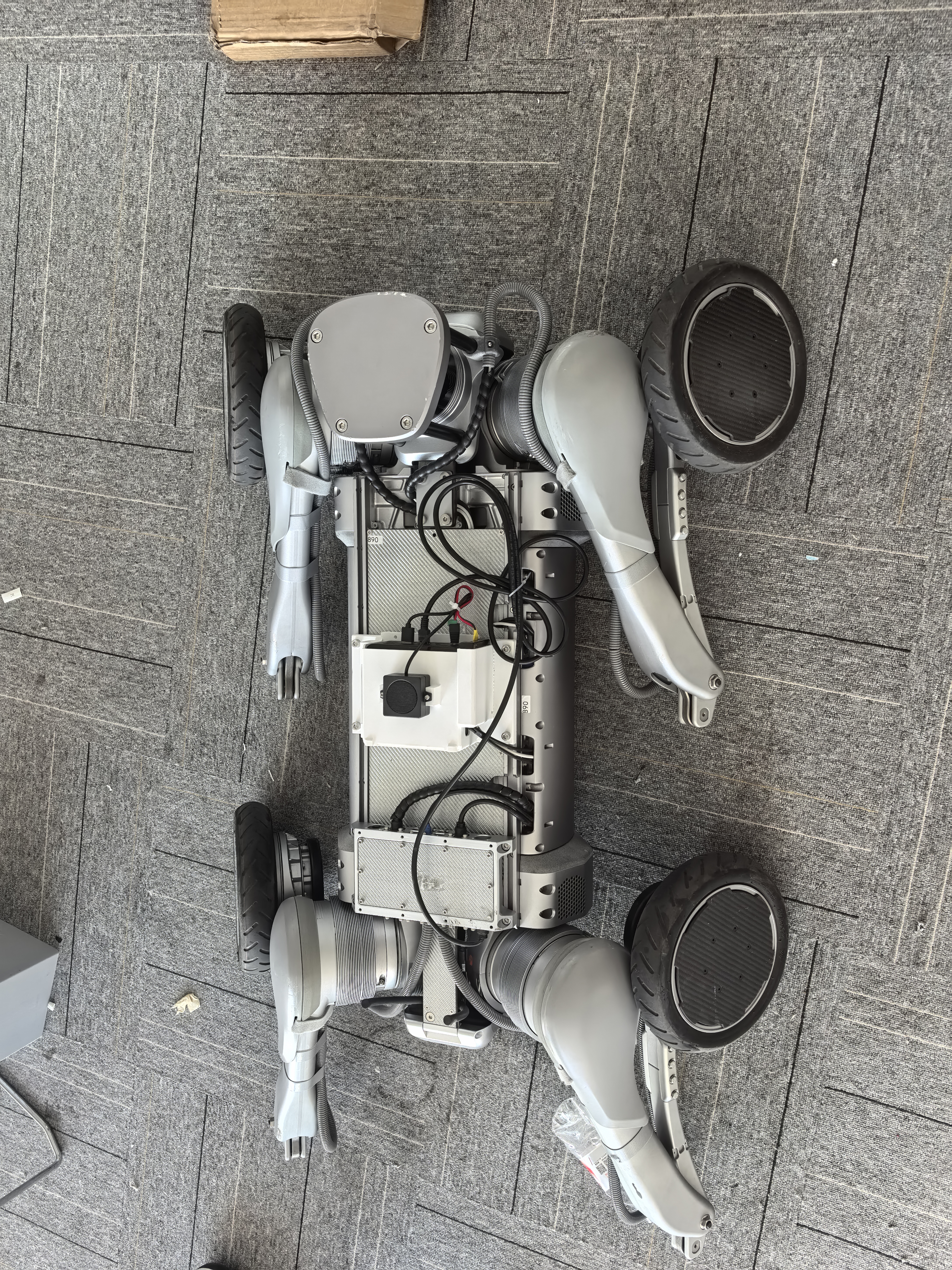 定制宇树机器狗b2w系列通用背部功能扩展板可户外用