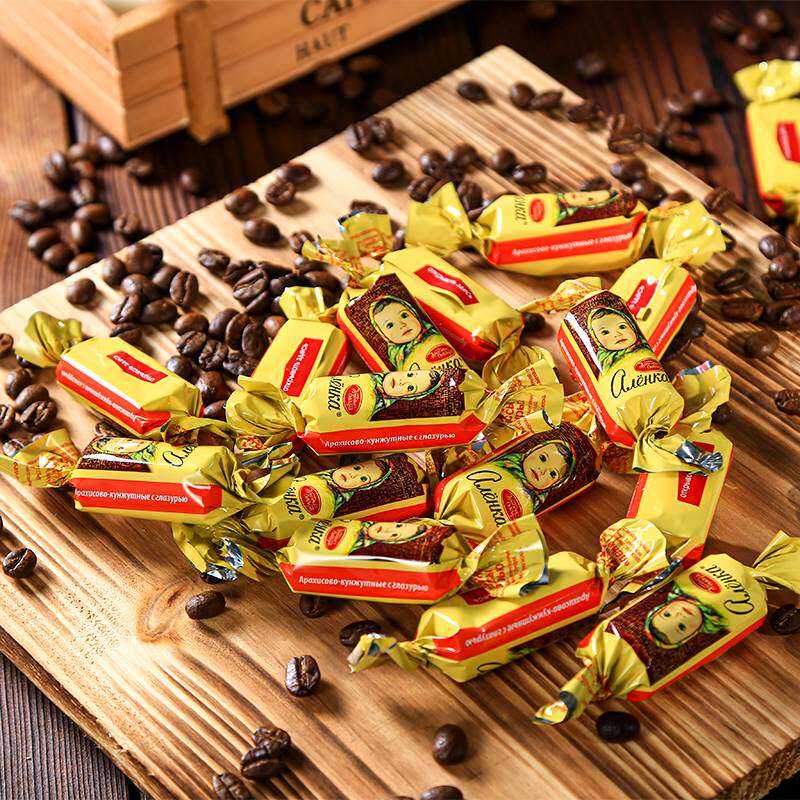 俄罗斯进口ALENKA果仁巧克力糖果爱莲巧大头娃娃花生瓜子儿童零食
