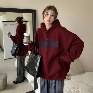 酒红色连帽卫衣女款秋冬季加绒加厚2025新款宽松慵懒风巨好看上衣
