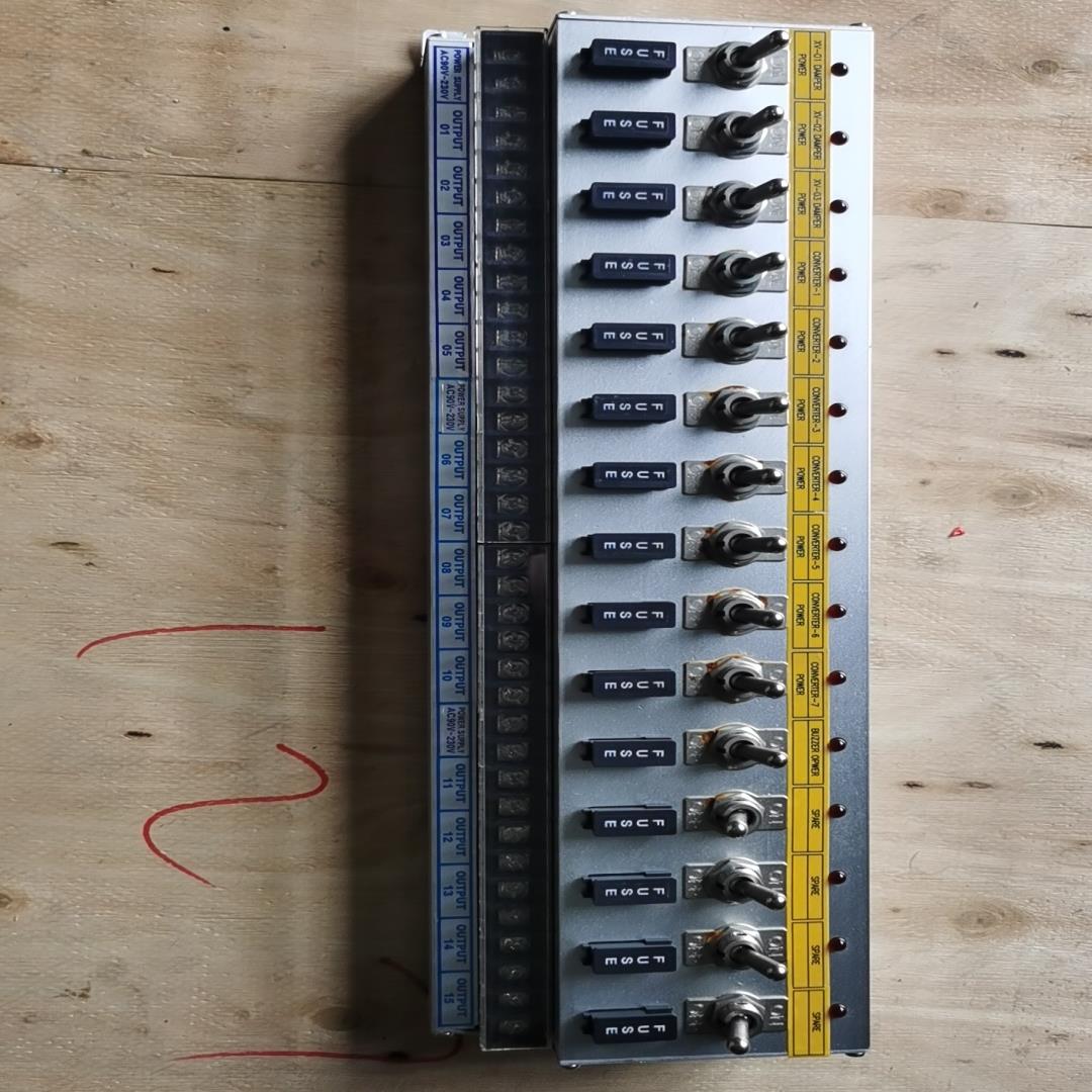 [议价]电源分路器每一路都有单独保险丝价格你们说的算不包邮