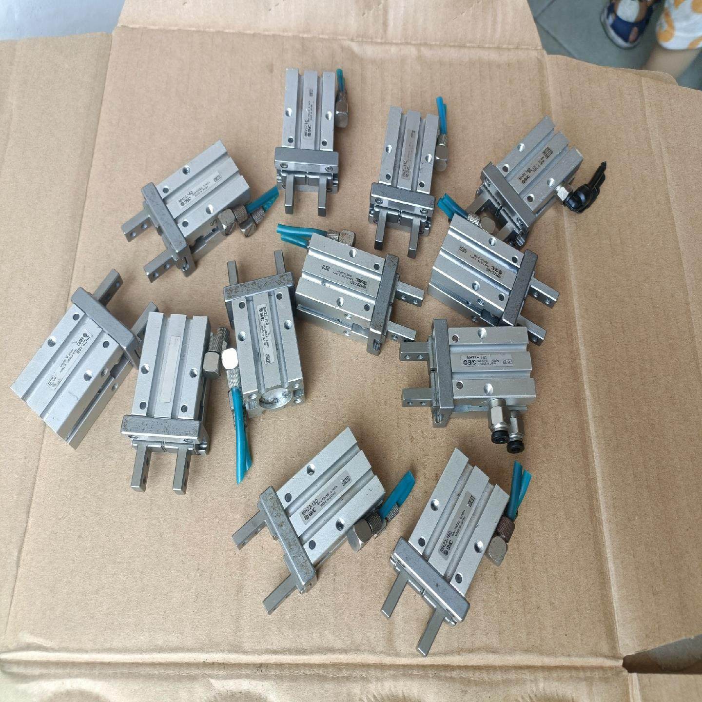 【议价】SMC-MHZ2-16D手指气缸20元一个