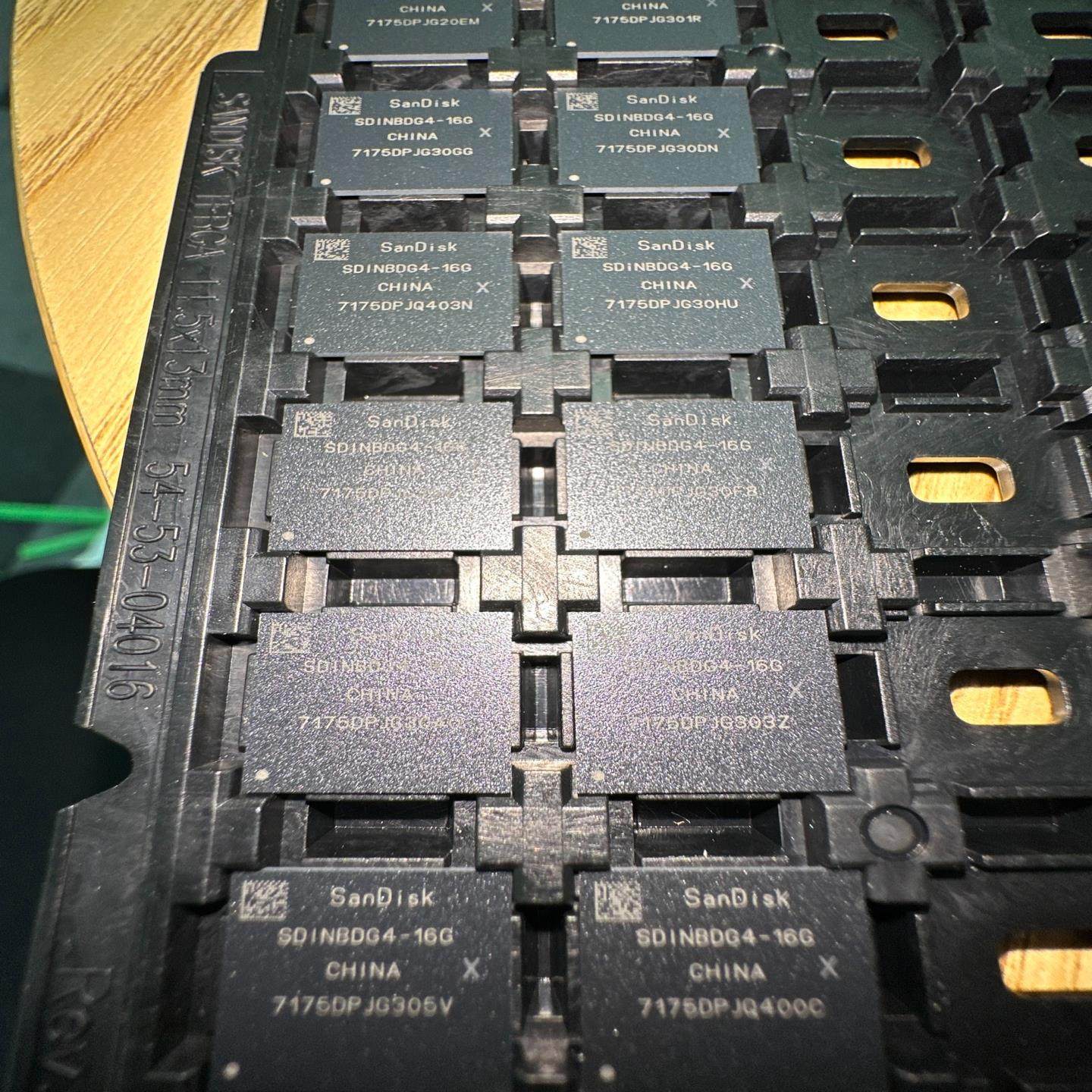 【议价】出售SDINBDG4-16G 封装BGA全新原装正品EM