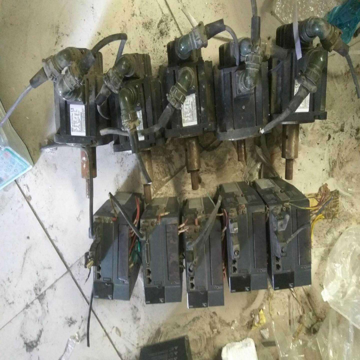 【议价】汇川伺服电机驱动器二手设备拆机的东西如图成色一般吧