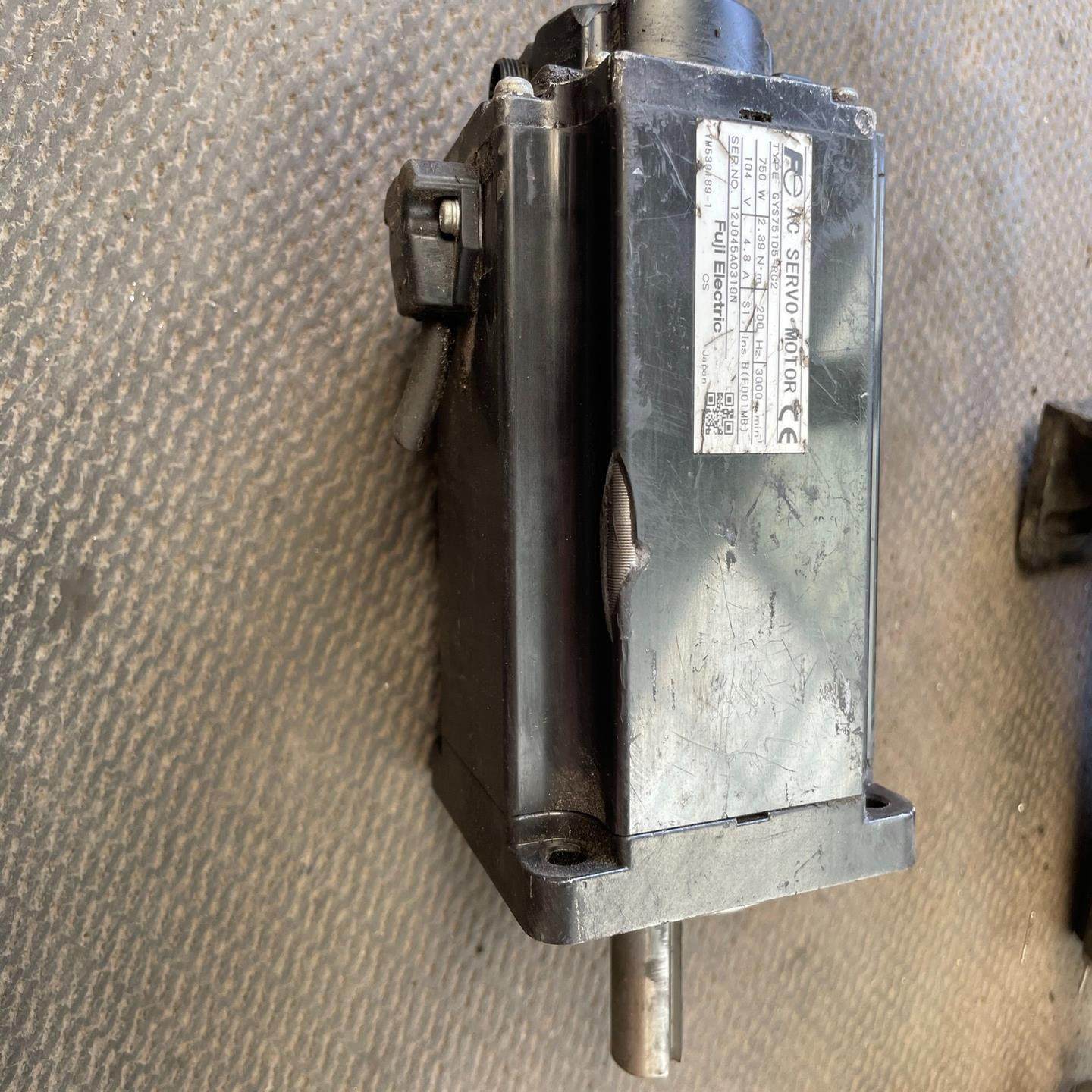 【议价】富士伺服电机GYS751D5-RC2拆机件 图1有破损 图3