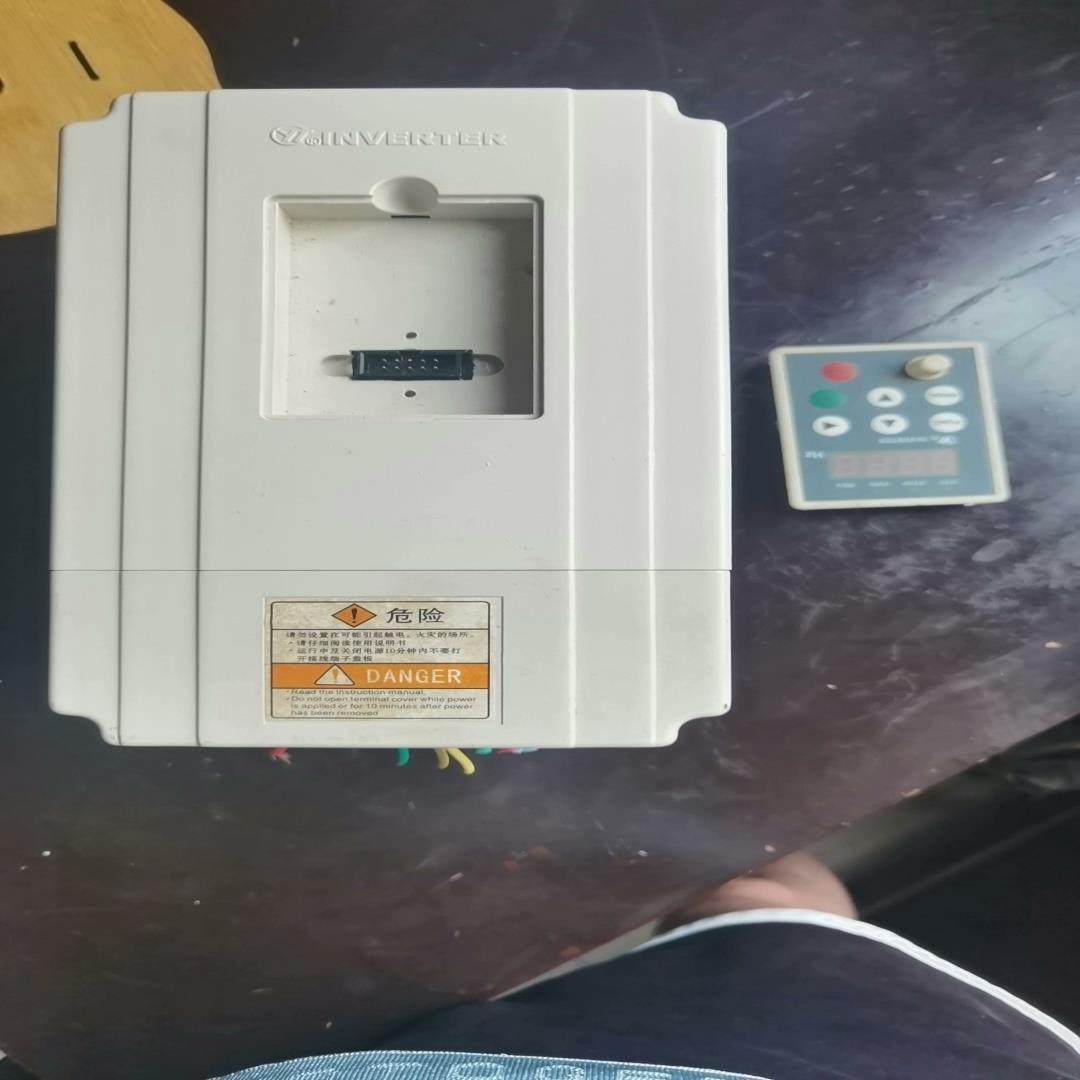 【议价】上海万超变频器实物图YTB0037G4T3B37KW不