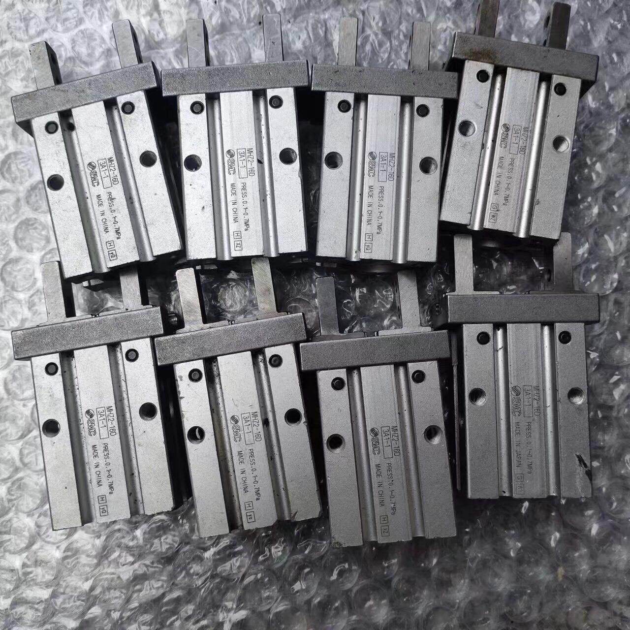 【议价】SMC手指气缸MHZ2－16D八个单价50元每个成色如图