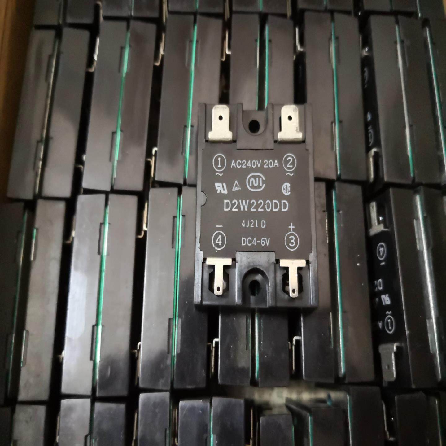 【议价】D2W220DD  固态继电器进口全新正品质量保证拍前