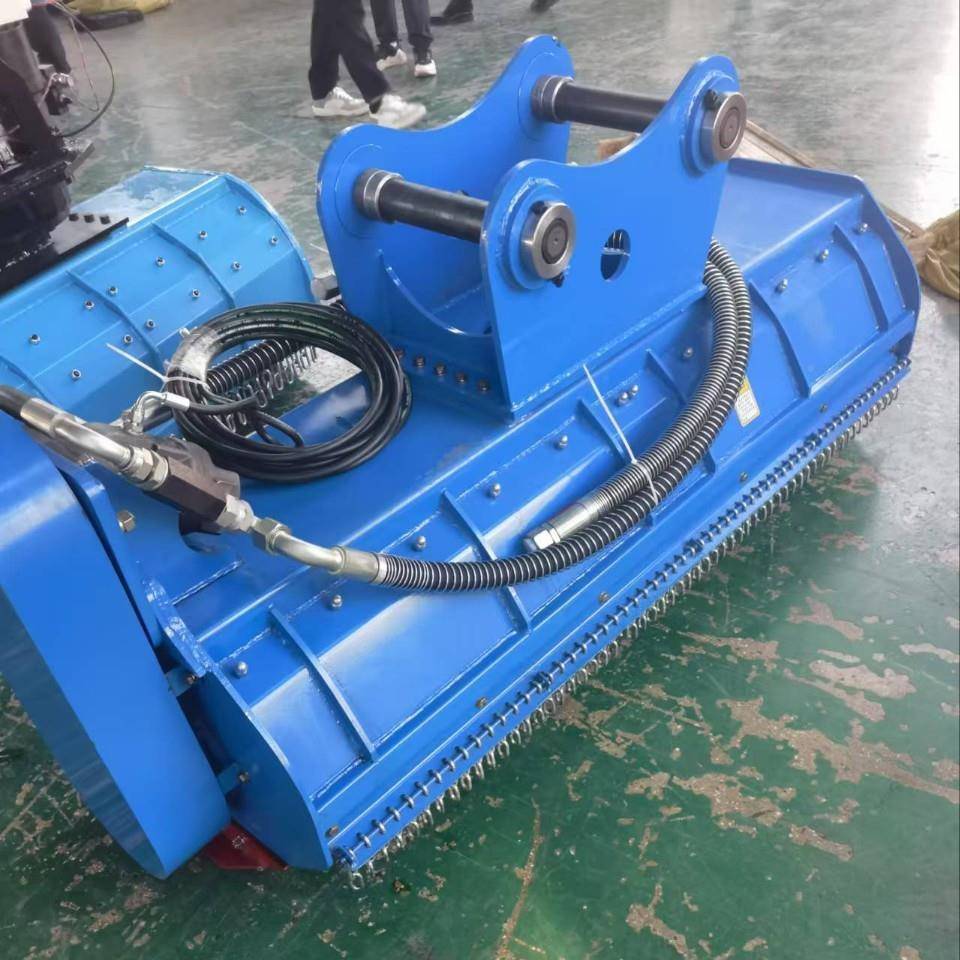 挖机带树割木灌木杂草GLU移动粉钢碎机型材切机动伐木机铁