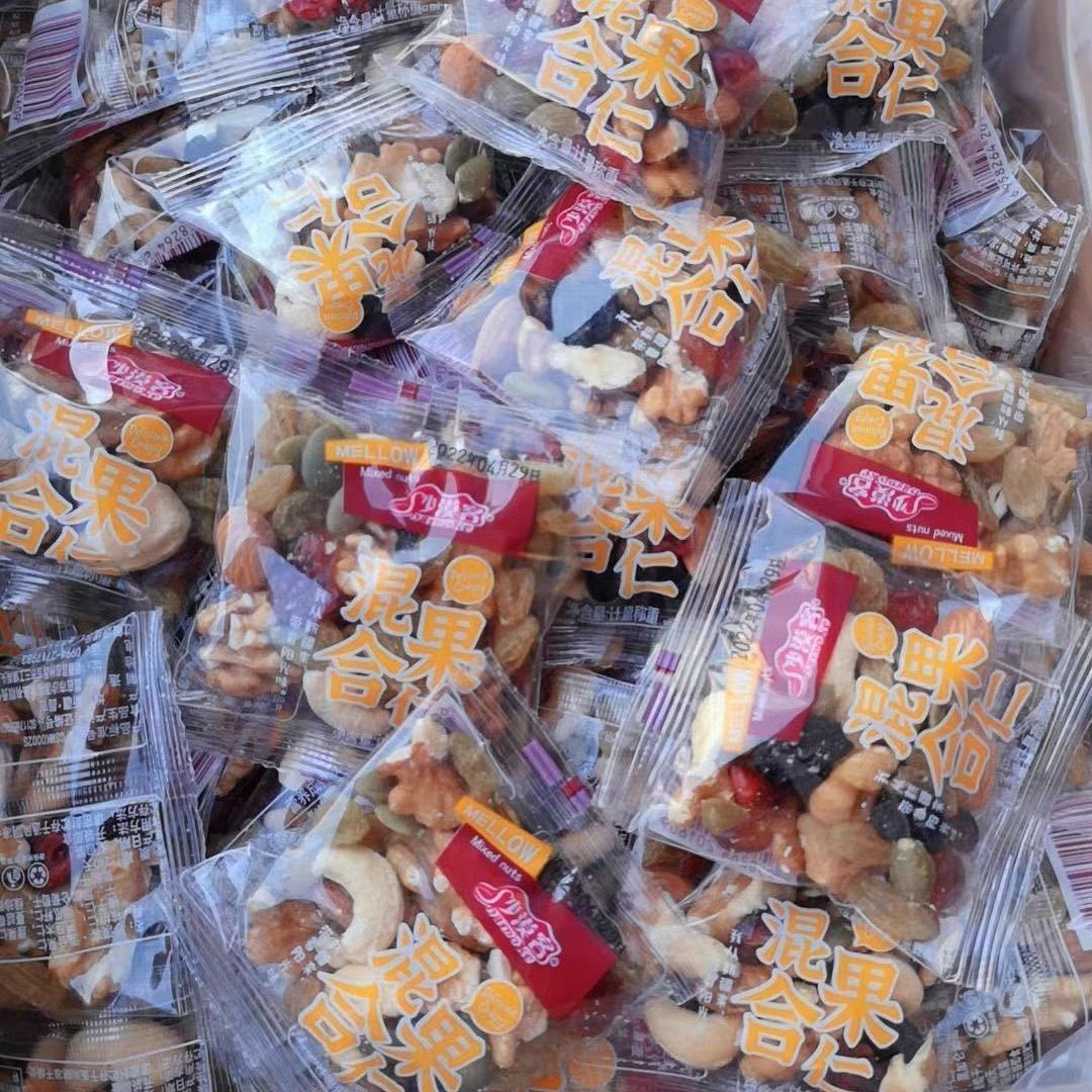 每日8种干坚果沙漠客休闲