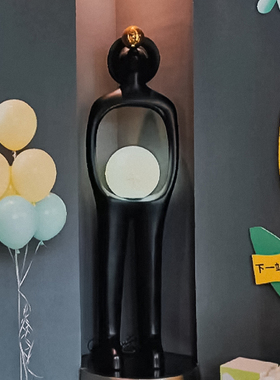 人形雕塑新款艺术客厅立灯