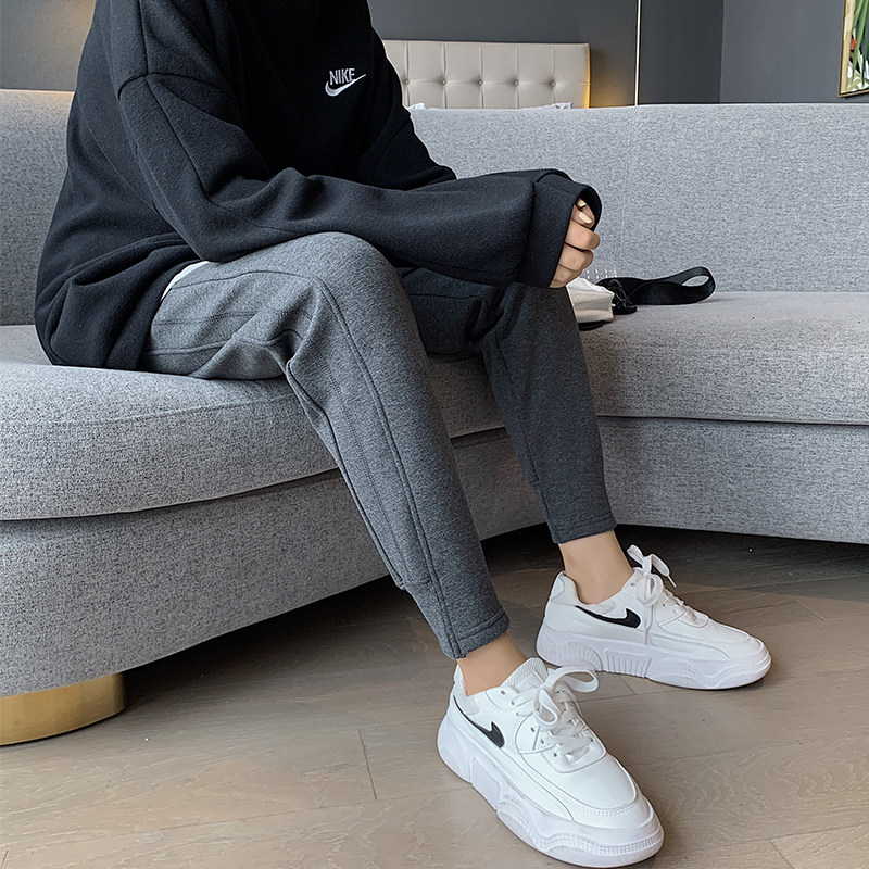 孕妇裤子女秋季外穿潮妈春秋长裤2021新款运动休闲V哈伦束脚打底