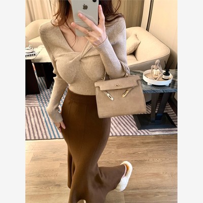 林妍儿打底针织衫秋冬季女设计感扭结修身V领毛衣气质显瘦上衣