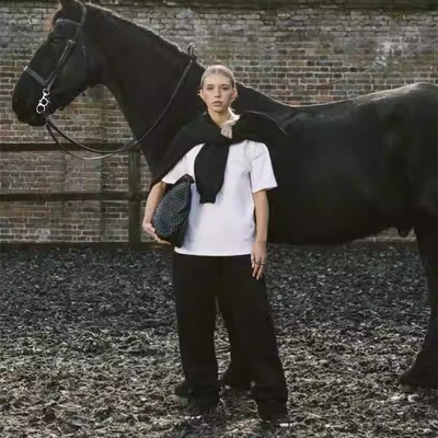 刺绣宽松版新款白色短袖Carsicko