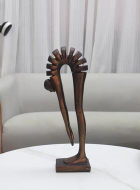 欧式轻奢树脂弯腰人物雕塑摆件客厅玄关电视柜样板房软装家居饰品