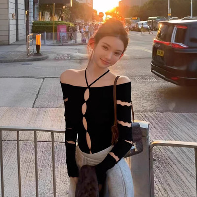 纯欲风黑色镂空挂脖短款上衣