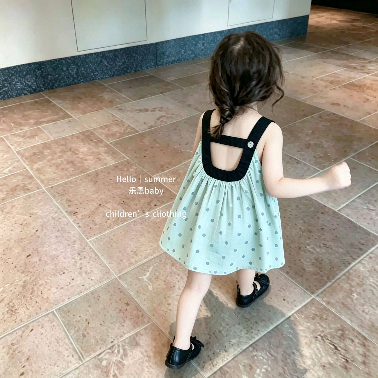 女童连衣裙夏季新款2026小童宝宝森系波点公主裙露背清凉风背心裙
