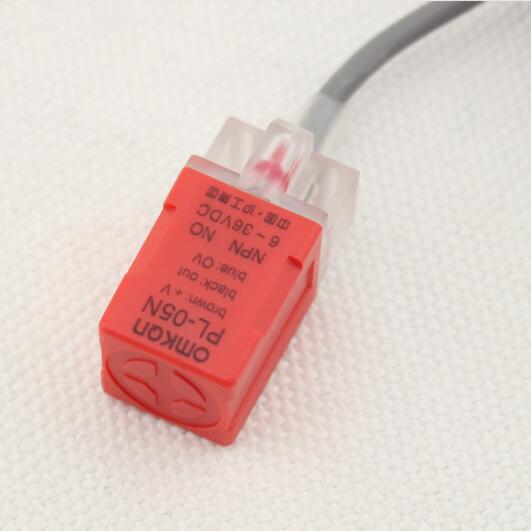 电感式接近开关 PL-05N 方型 10-30VDC 直流三线常开