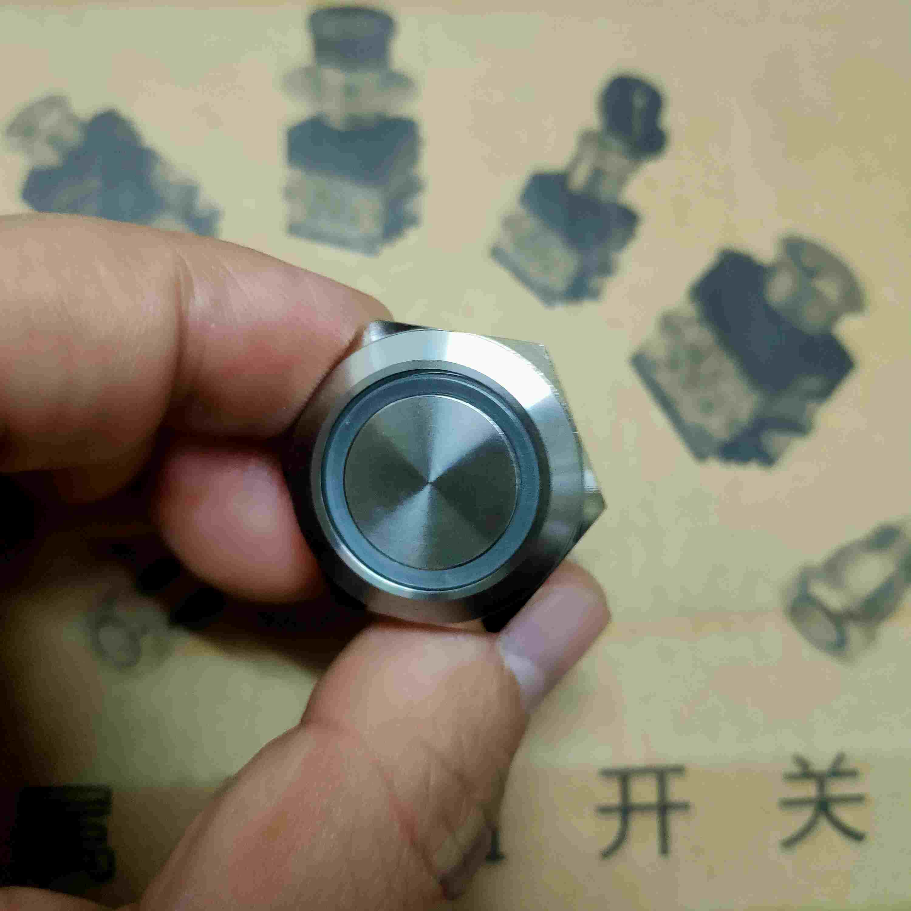 金属平头启动带灯型按钮电源汽车开关改装自锁自复位22mm防水